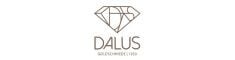 weißer Banner mit braunem Dallus-Logo
